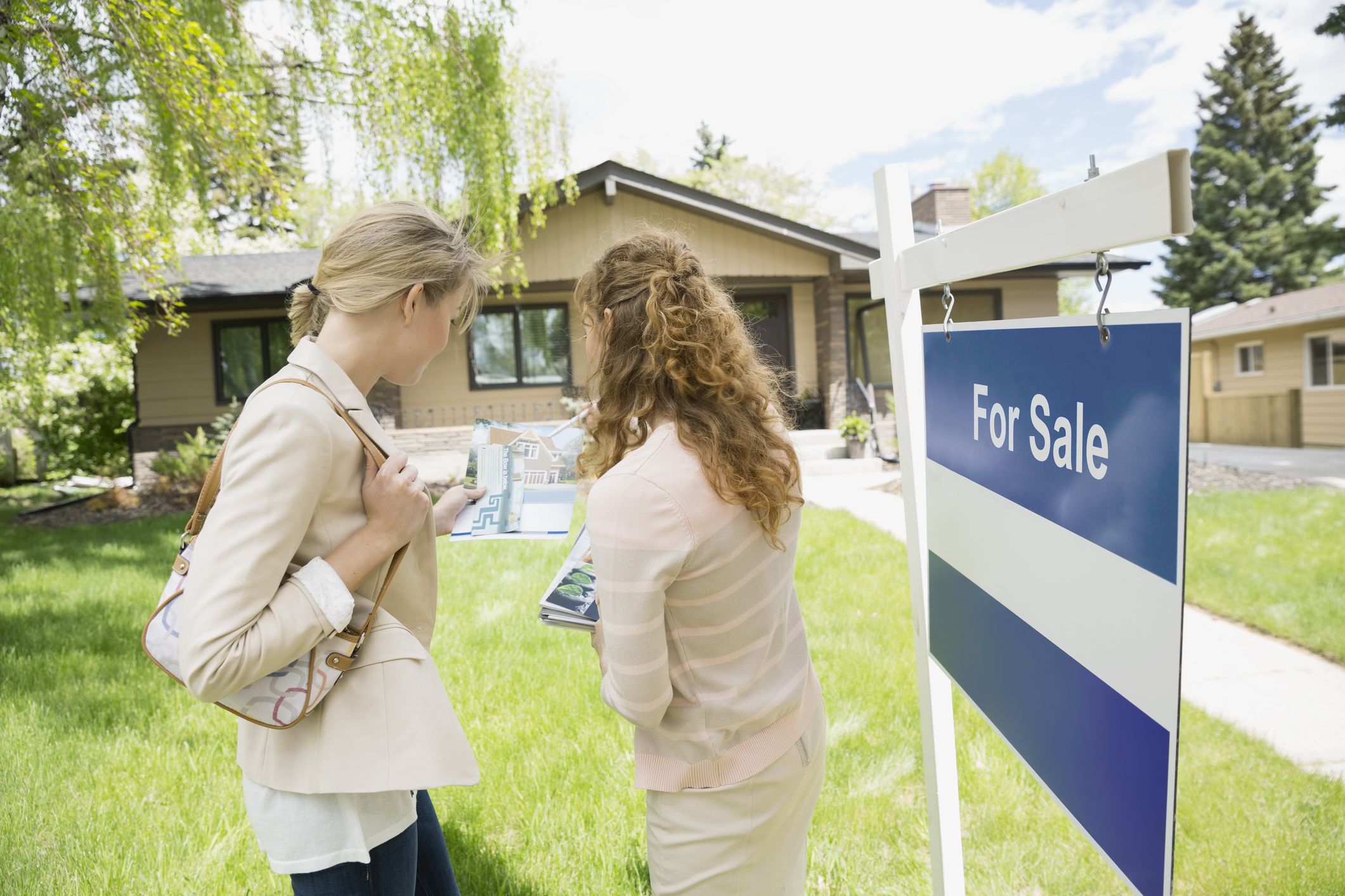 Seek Help of a Real Estate Agent- Your Guide to the Next Home Your Acquire