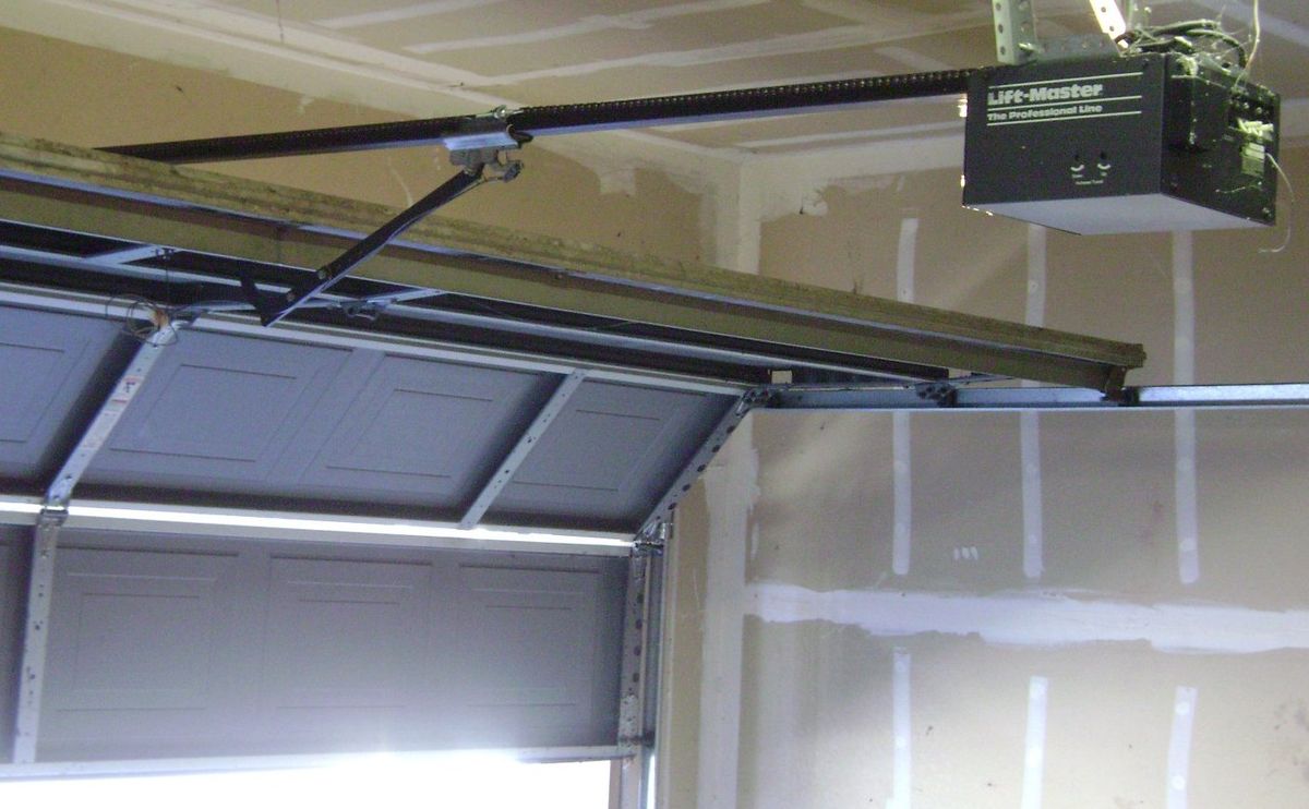 FACTS YOU NEED TO KNOW BEFORE INSULATING YOUR GARAGE DOOR